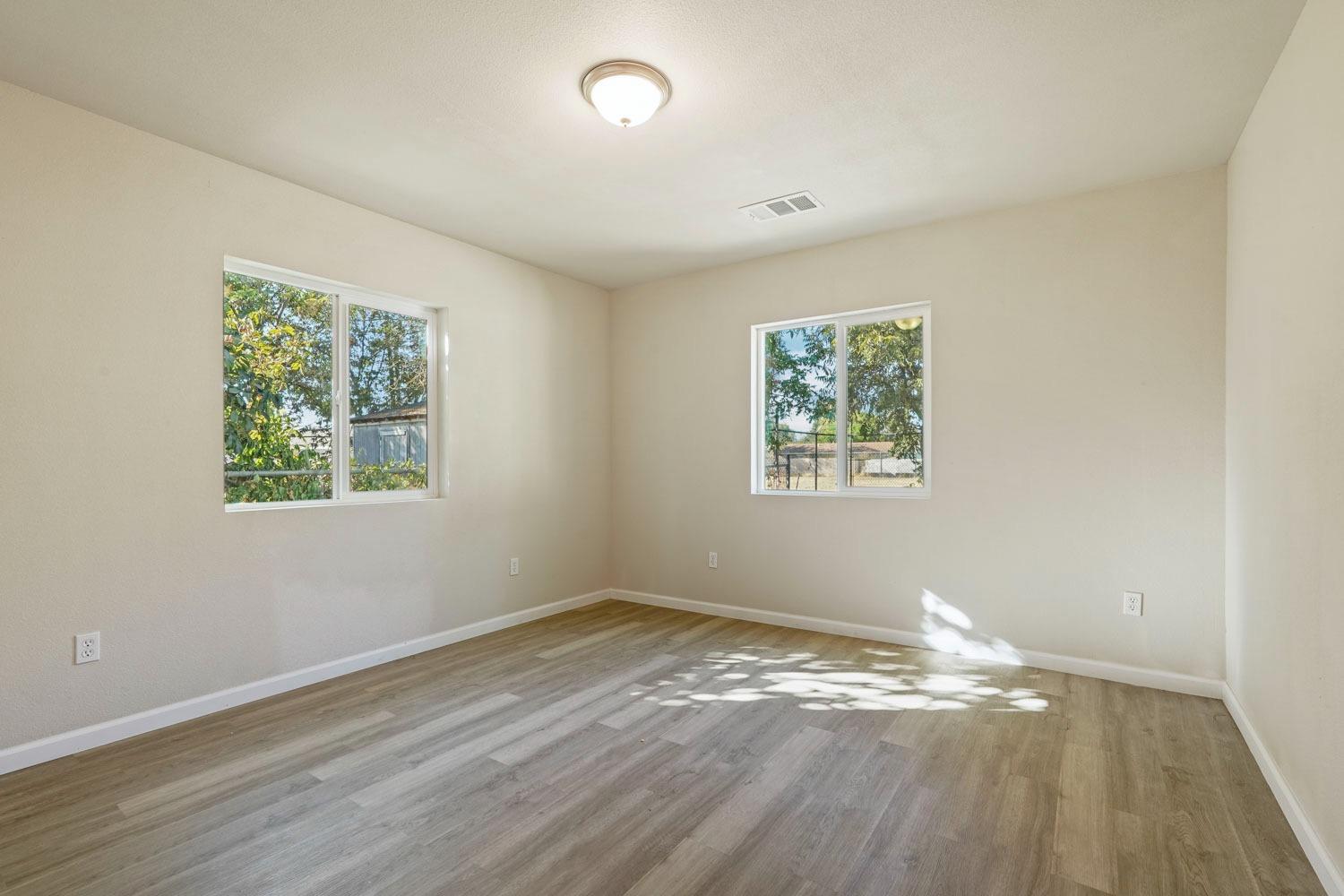 2703 E Poplar Street