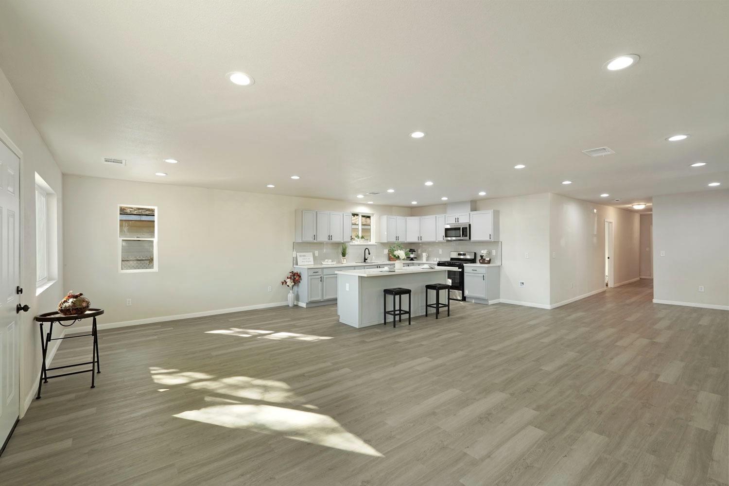 2703 E Poplar Street