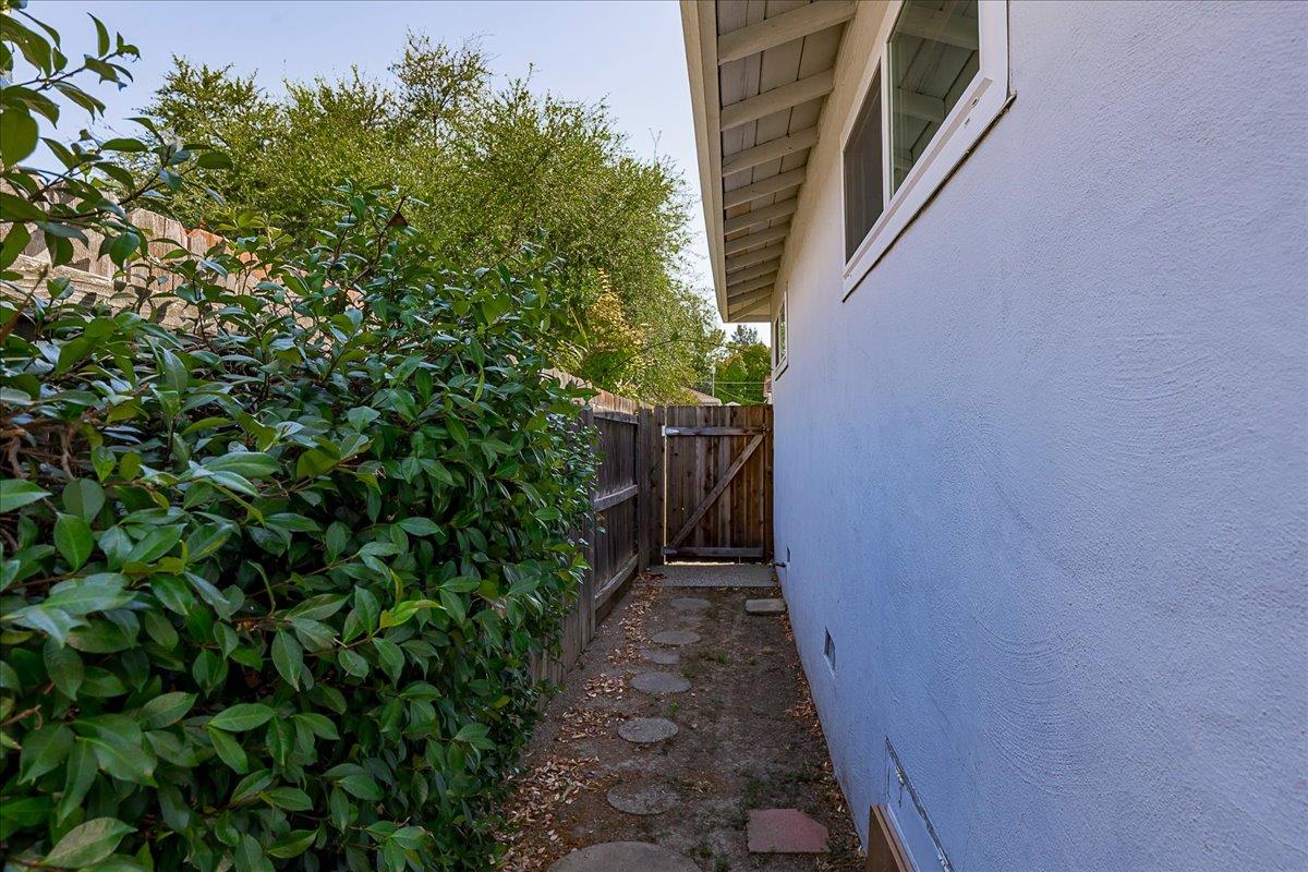 1045 Aidan Avenue