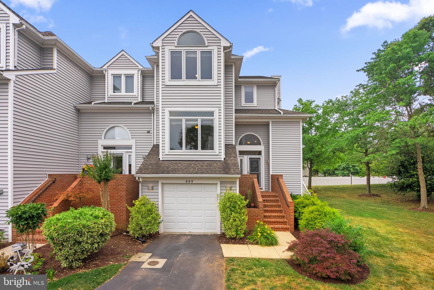 609 MARTINGALE LANE Unit: END