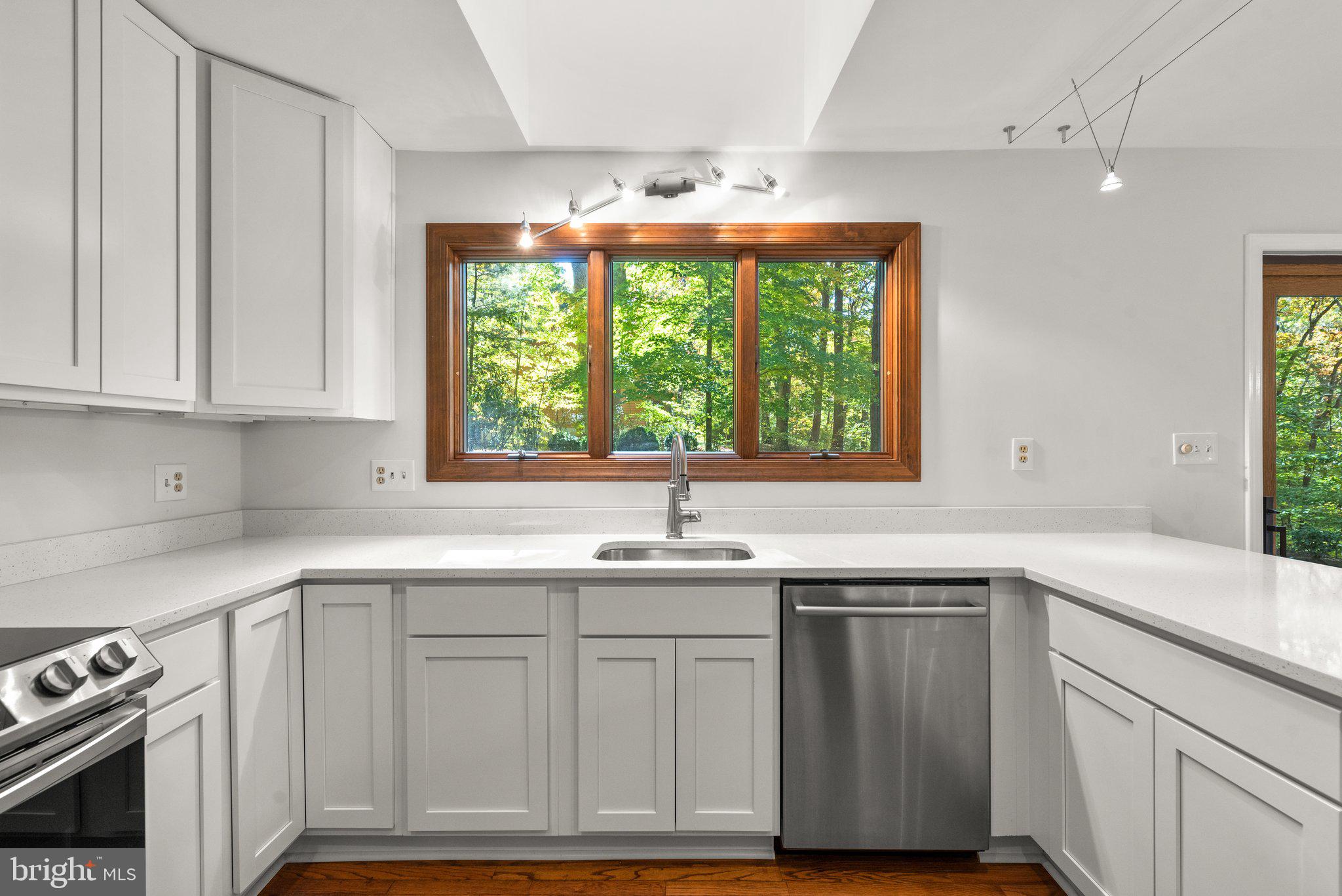 1177 W Mahogany LANE