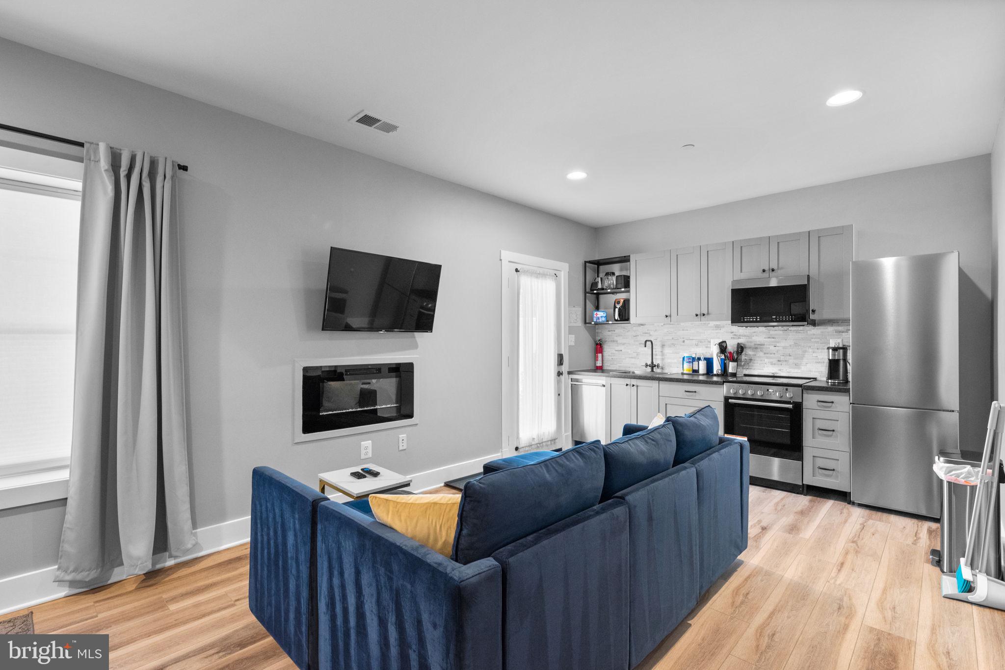 404 Kathe COURT Unit: B