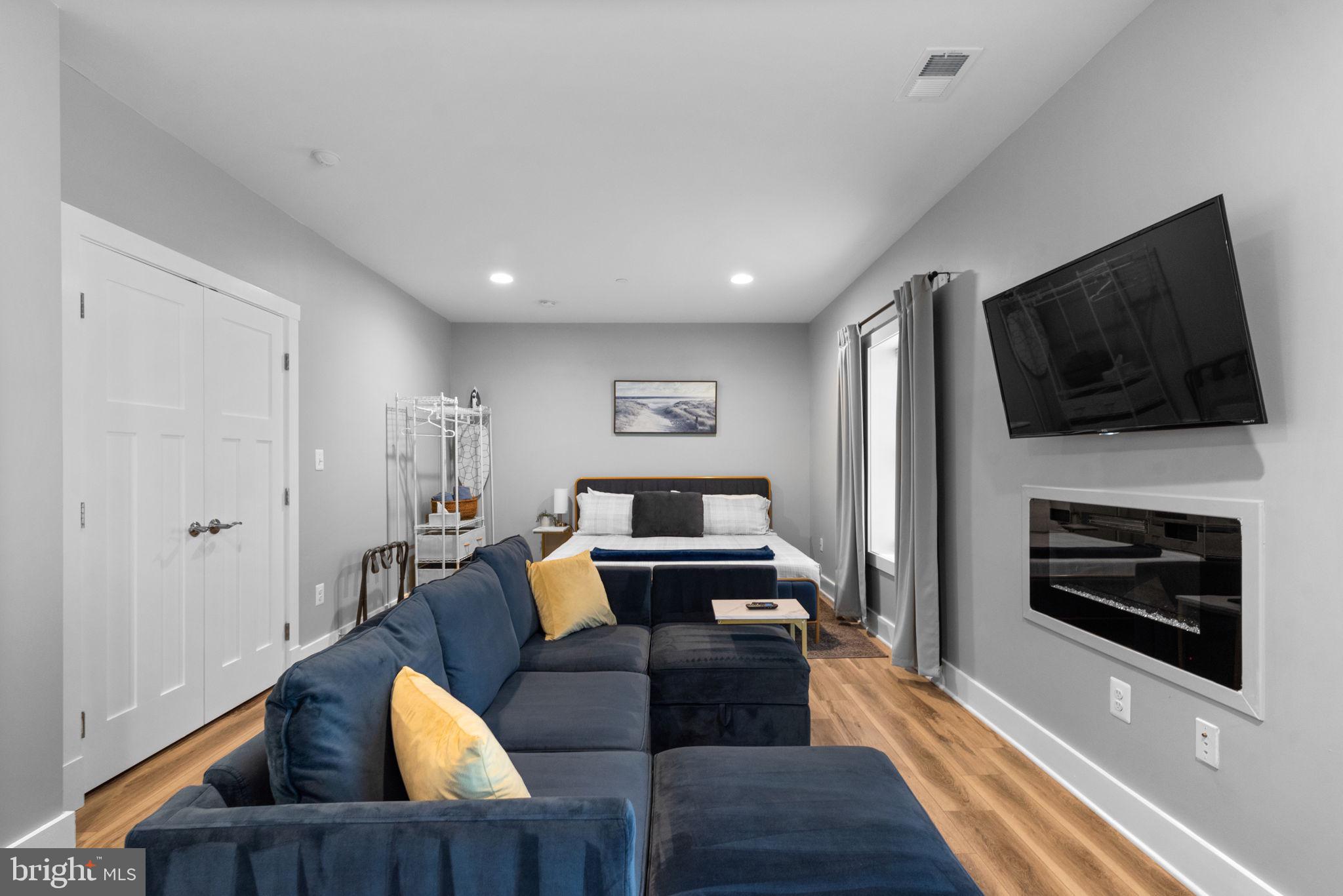 404 Kathe COURT Unit: B