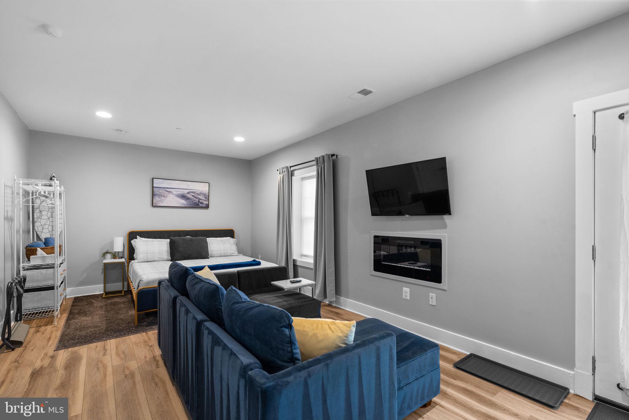 404 Kathe COURT Unit: B