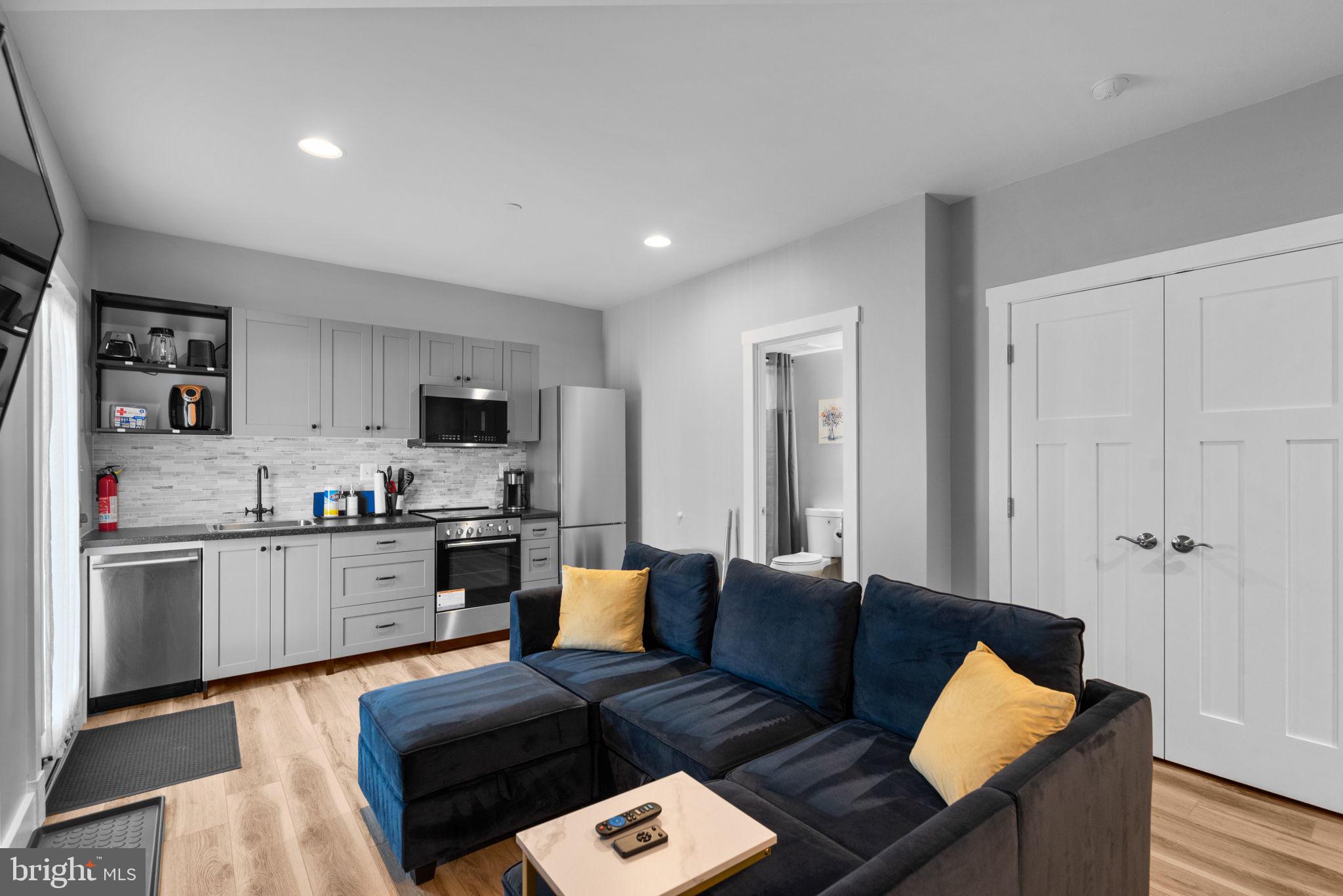 404 Kathe COURT Unit: B