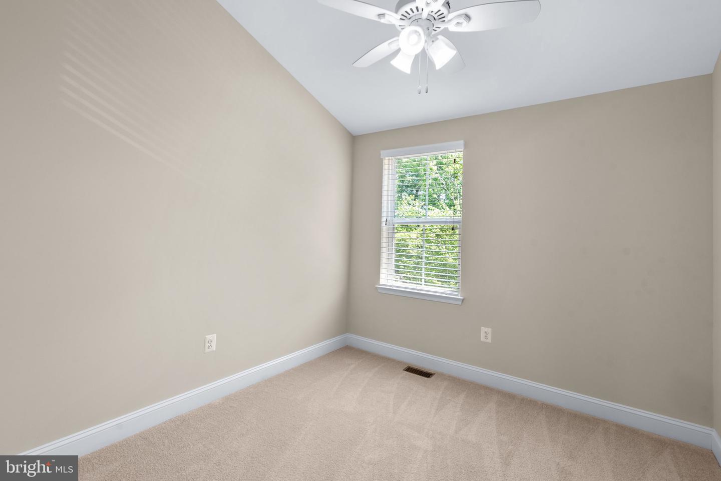 205 Vanguard Ln
