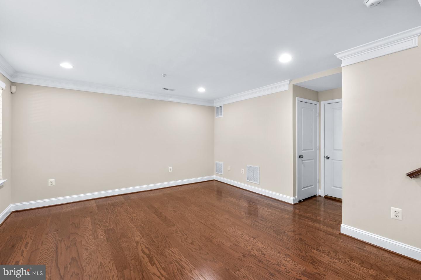 205 Vanguard Ln