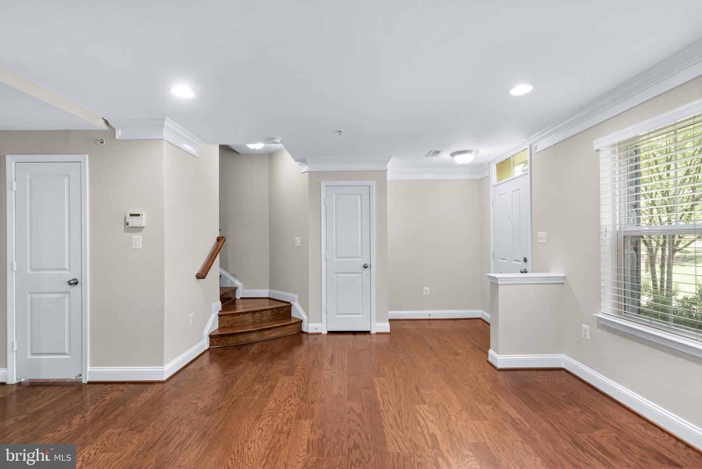 205 Vanguard Ln