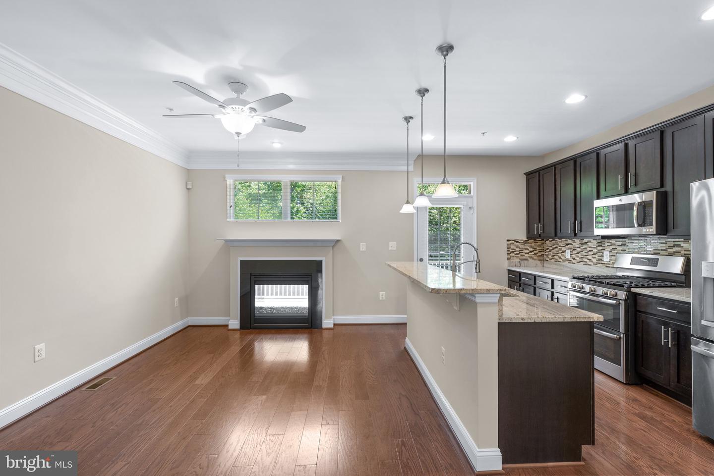 205 Vanguard Ln