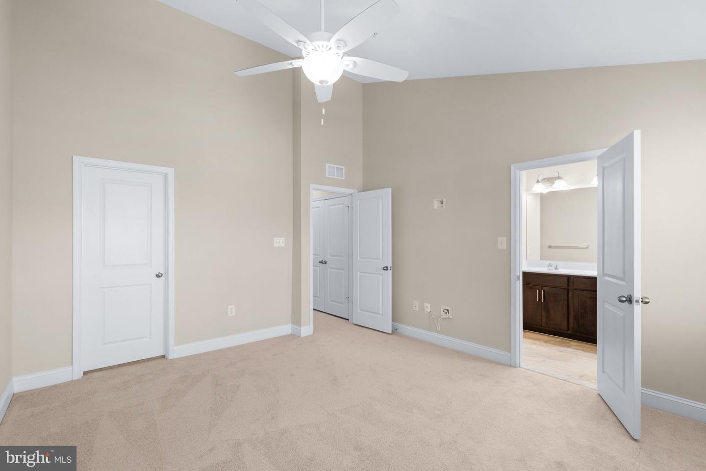 205 Vanguard Ln