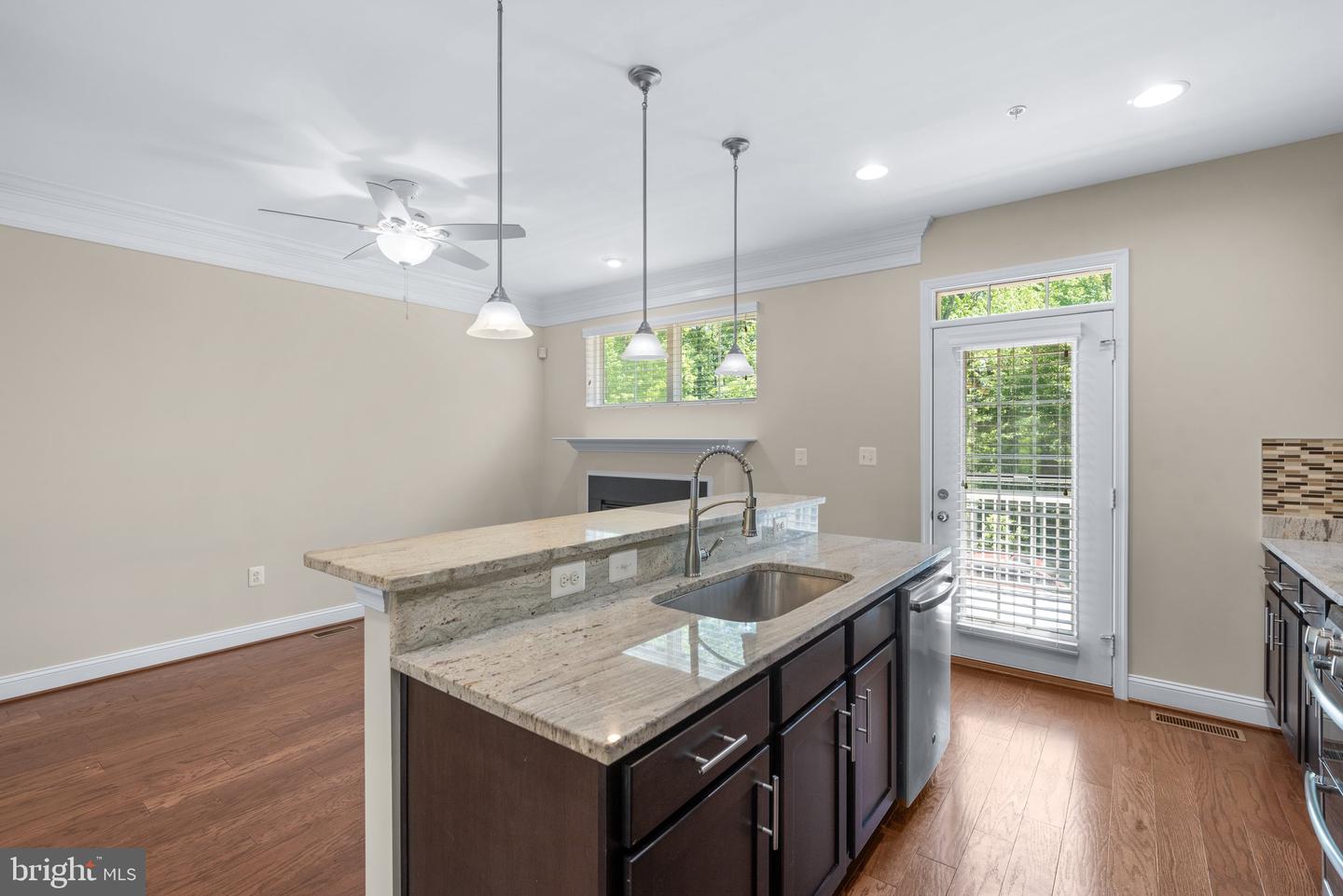 205 Vanguard Ln