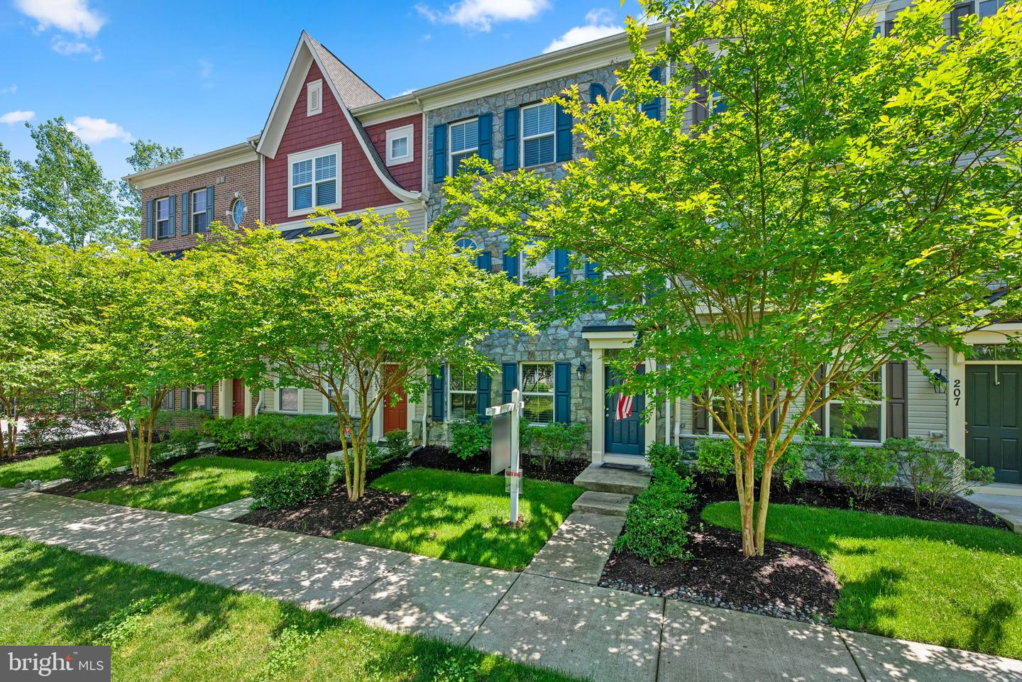 205 Vanguard Ln