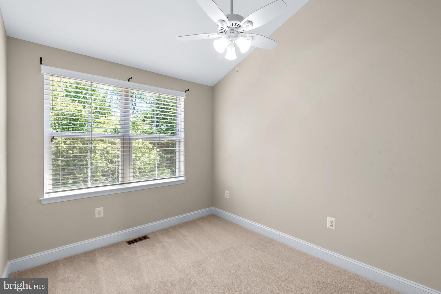 205 Vanguard Ln