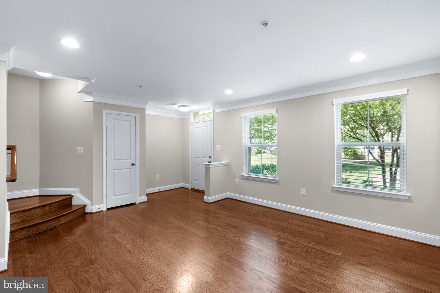 205 Vanguard Ln