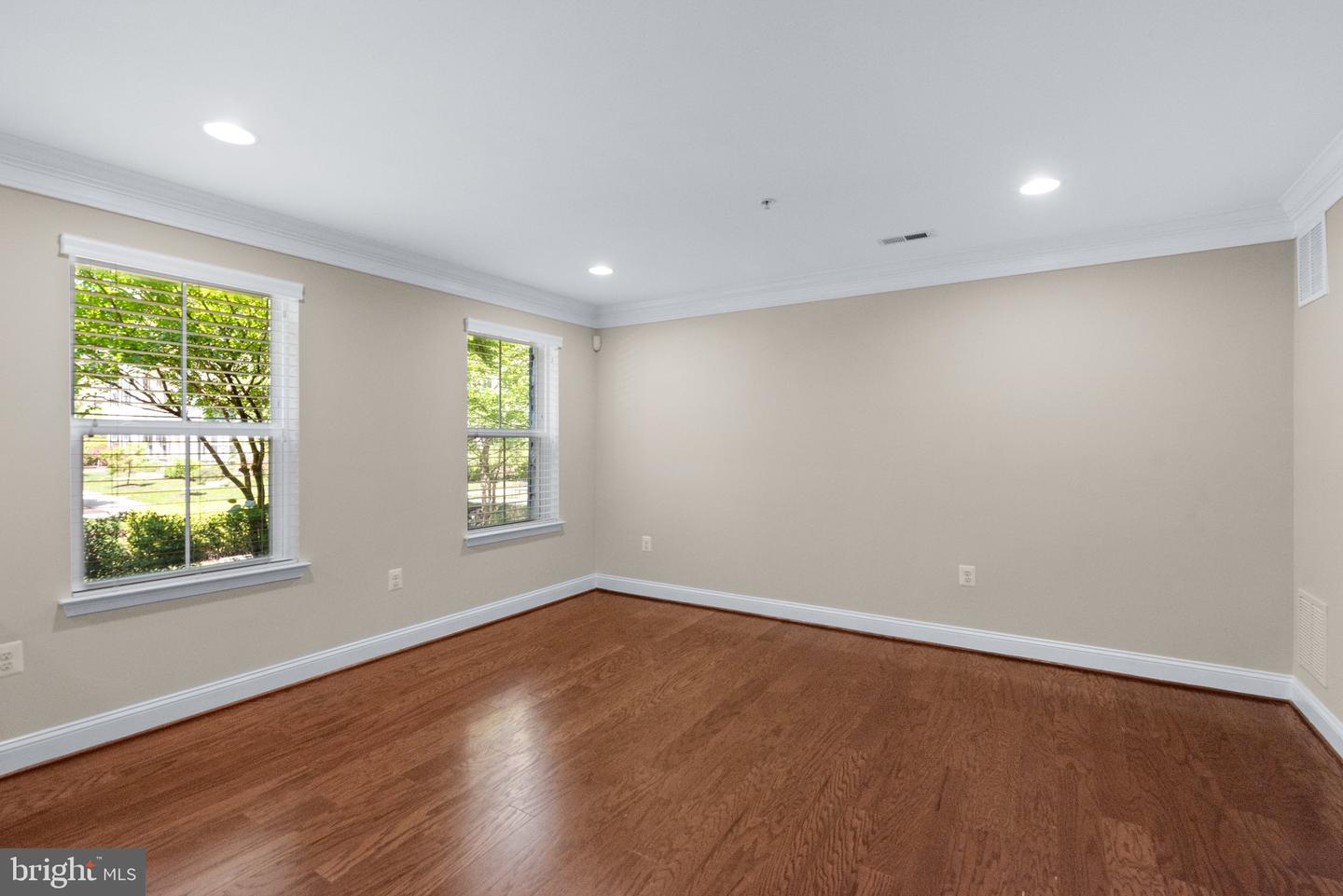 205 Vanguard Ln