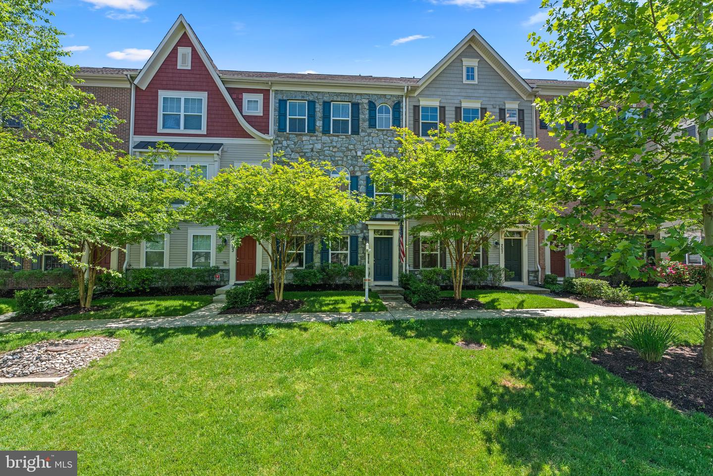 205 Vanguard Ln