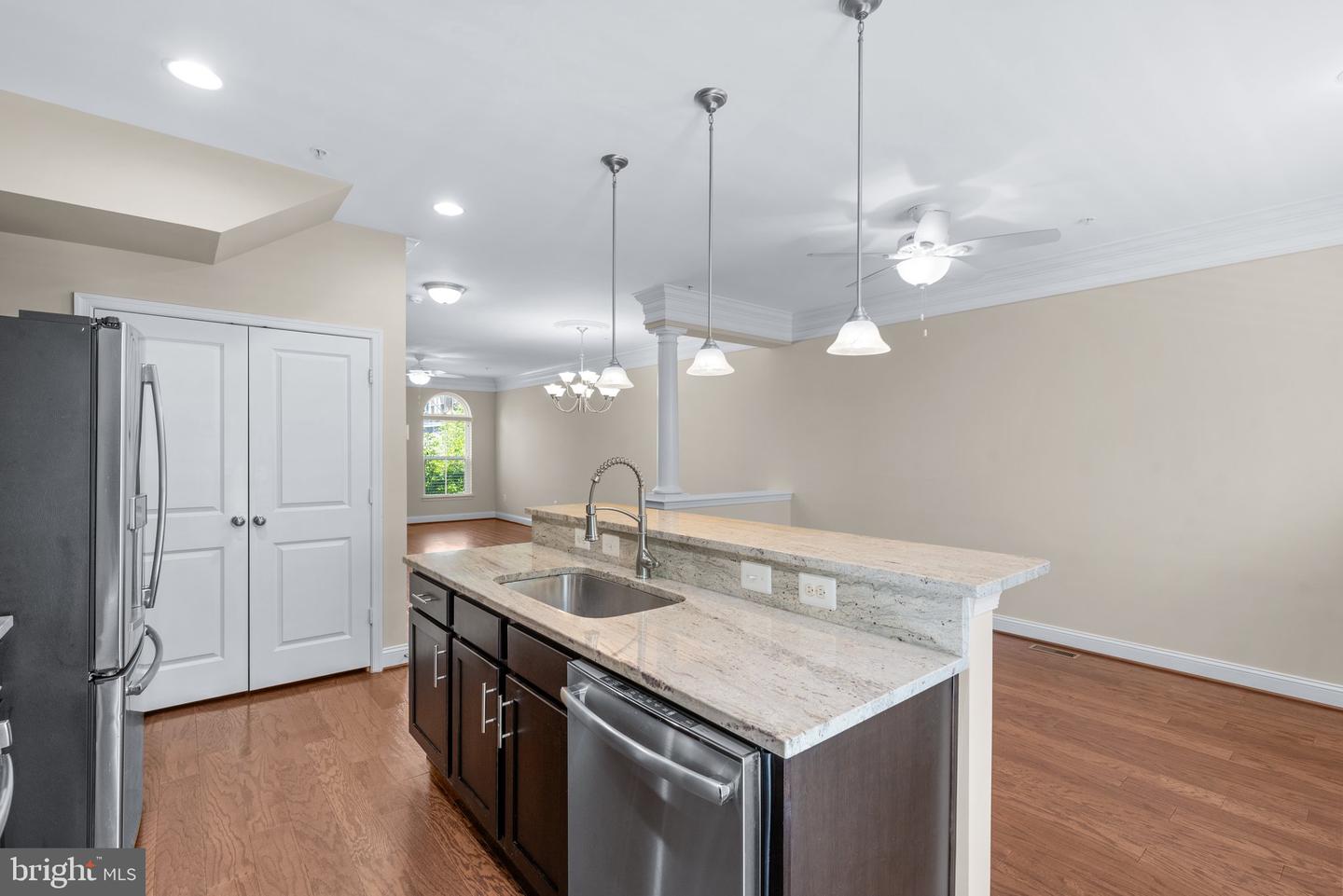 205 Vanguard Ln
