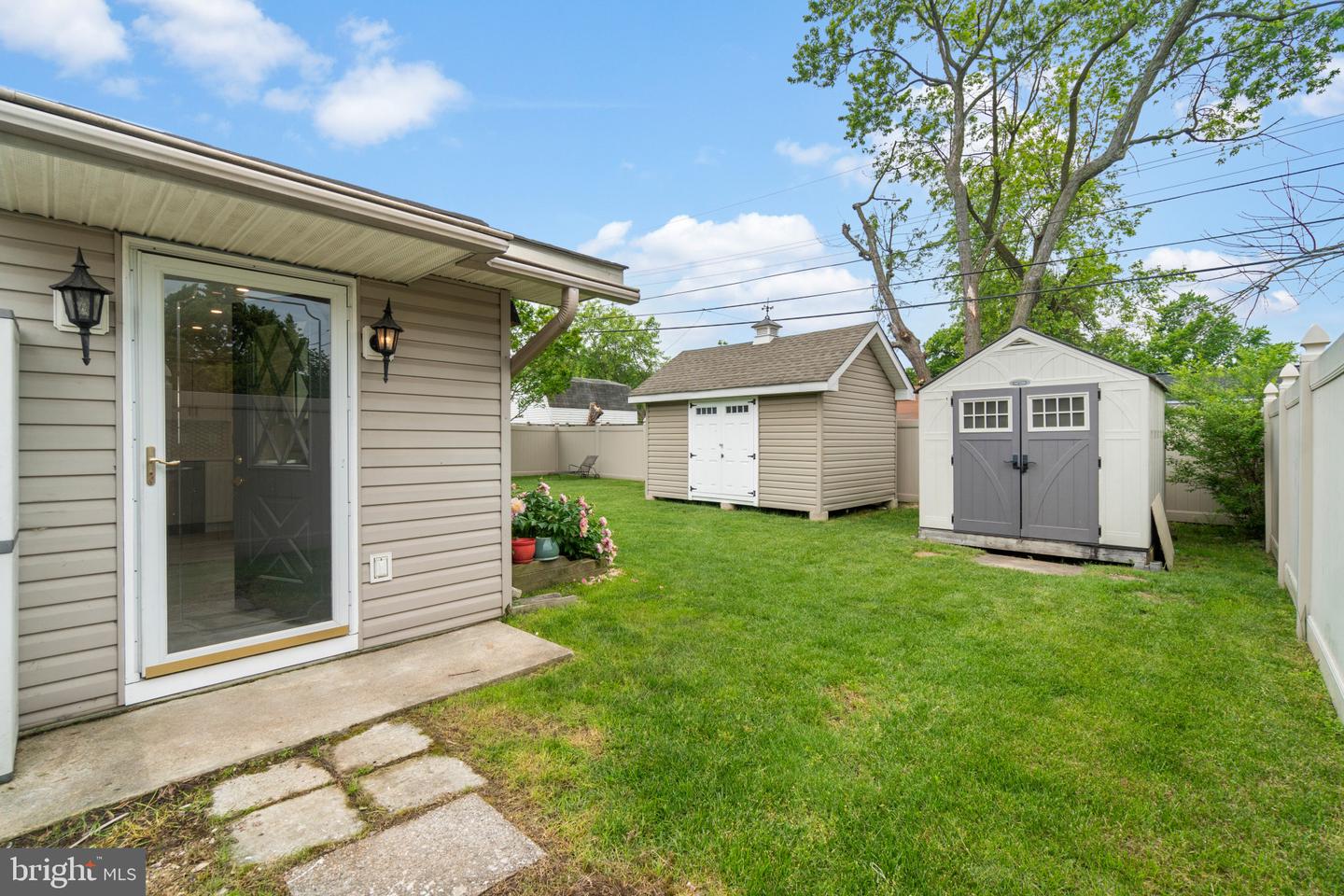 1802 Lansing Rd