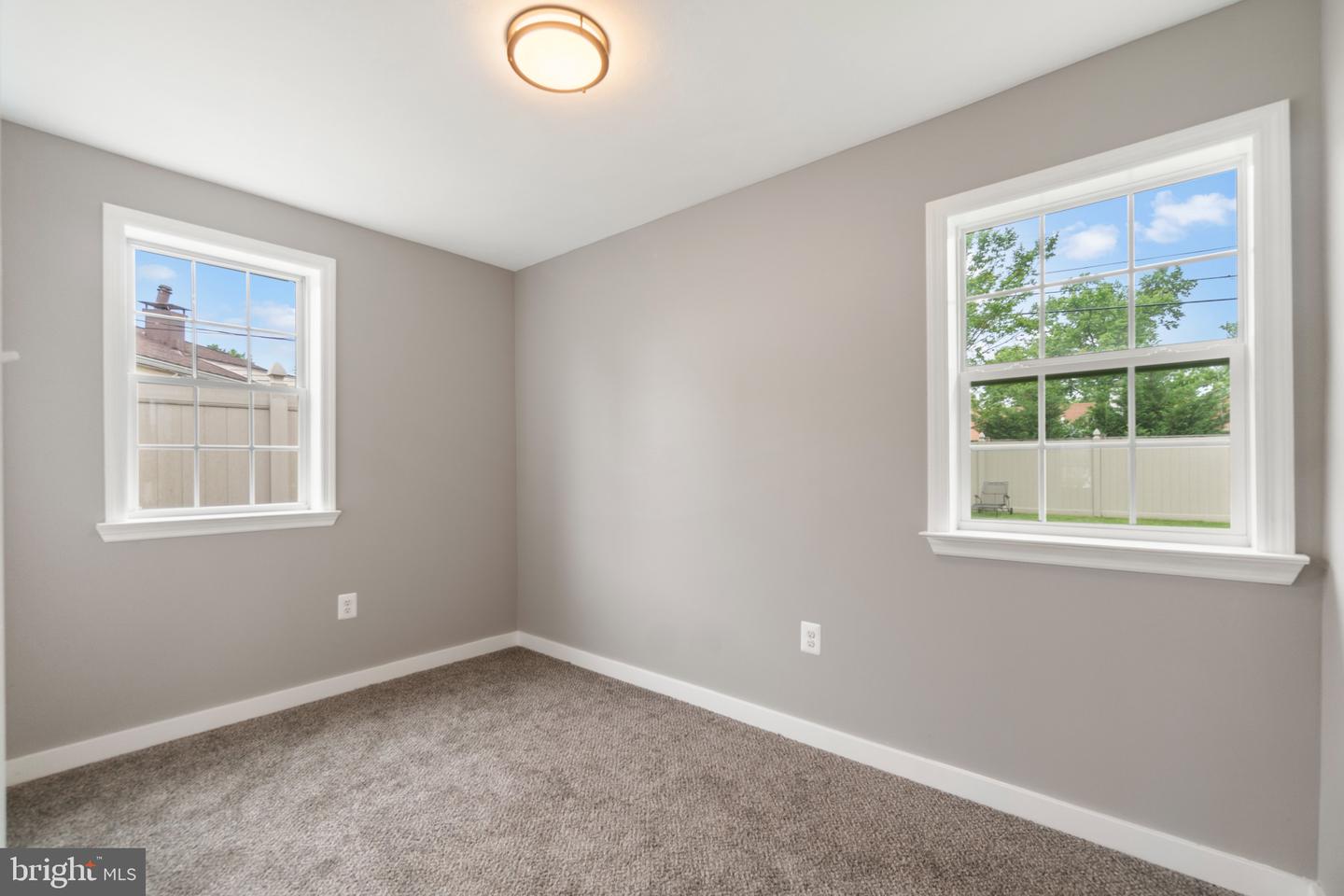 1802 Lansing Rd