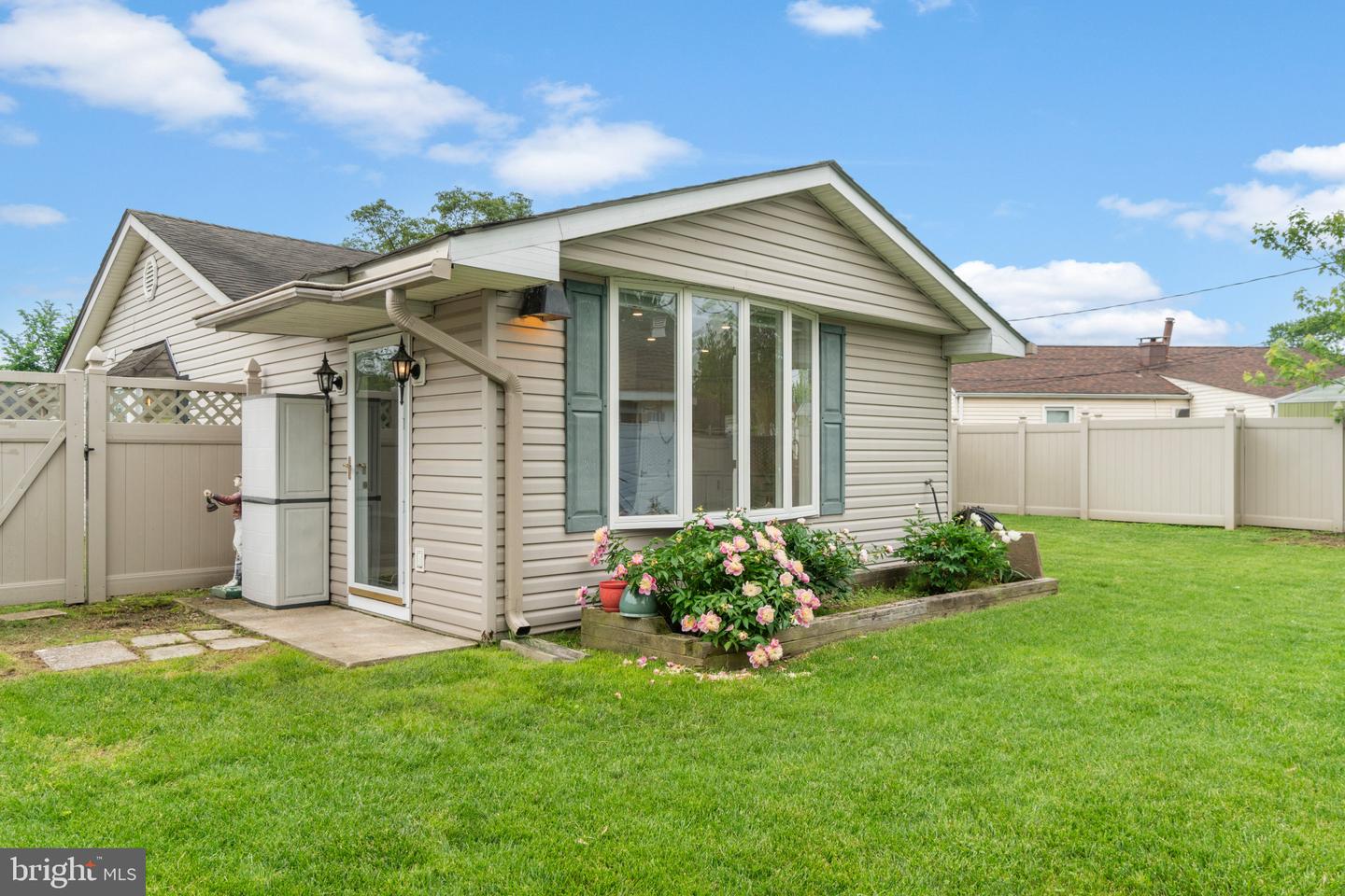 1802 Lansing Rd