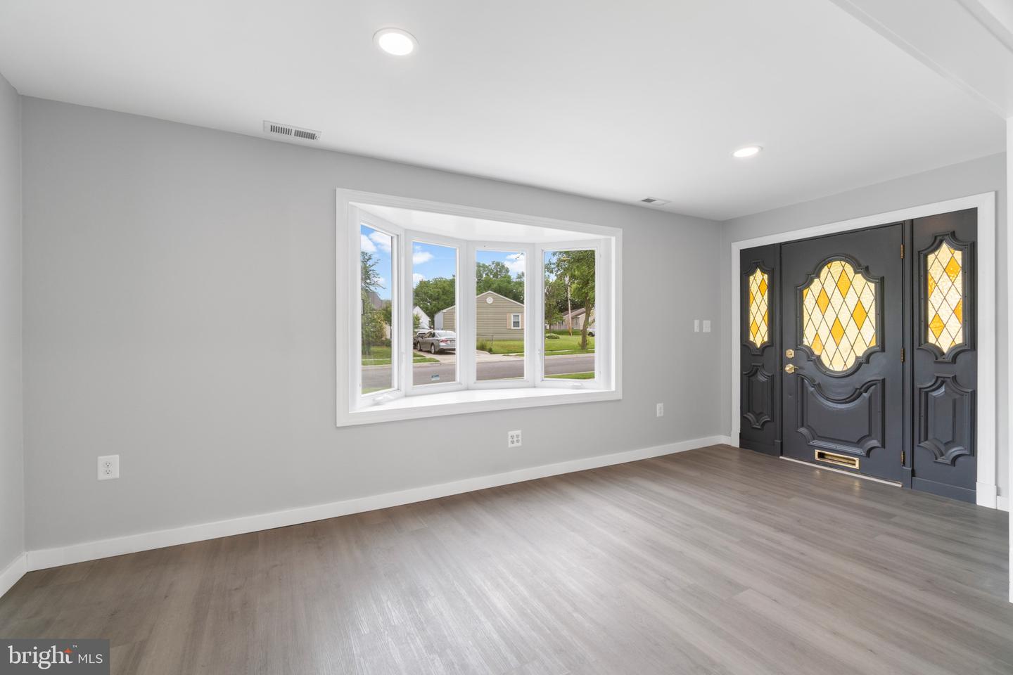 1802 Lansing Rd