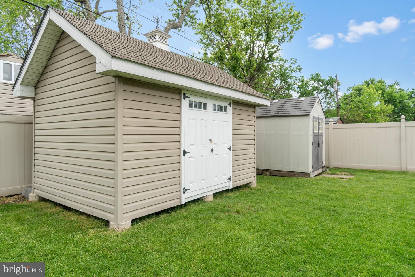 1802 Lansing Rd