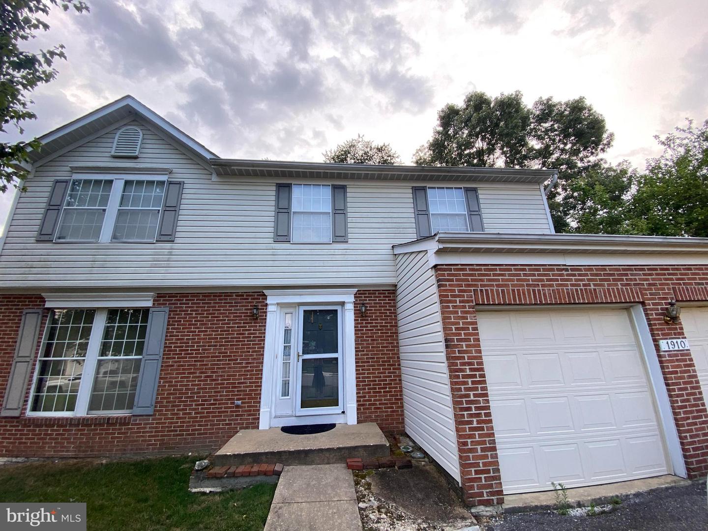 1910 Artillery Ln