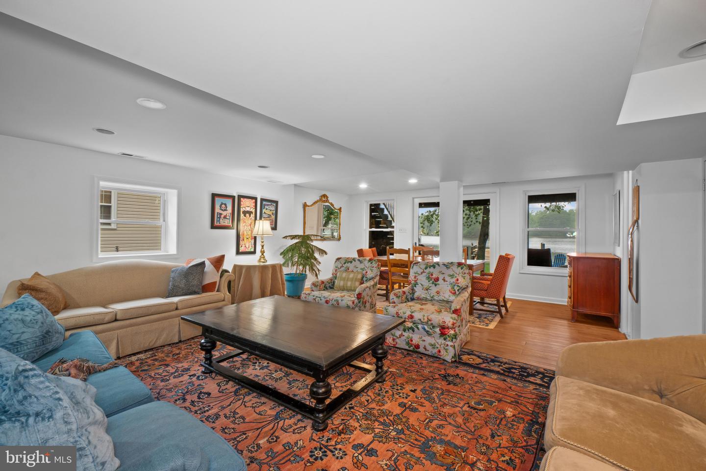 332 RIVERSIDE DR