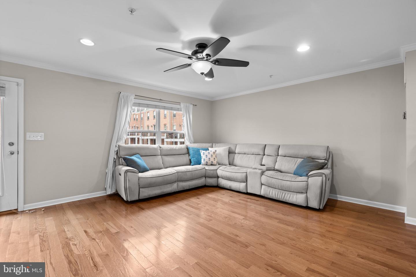 4642 DILLON PLACE