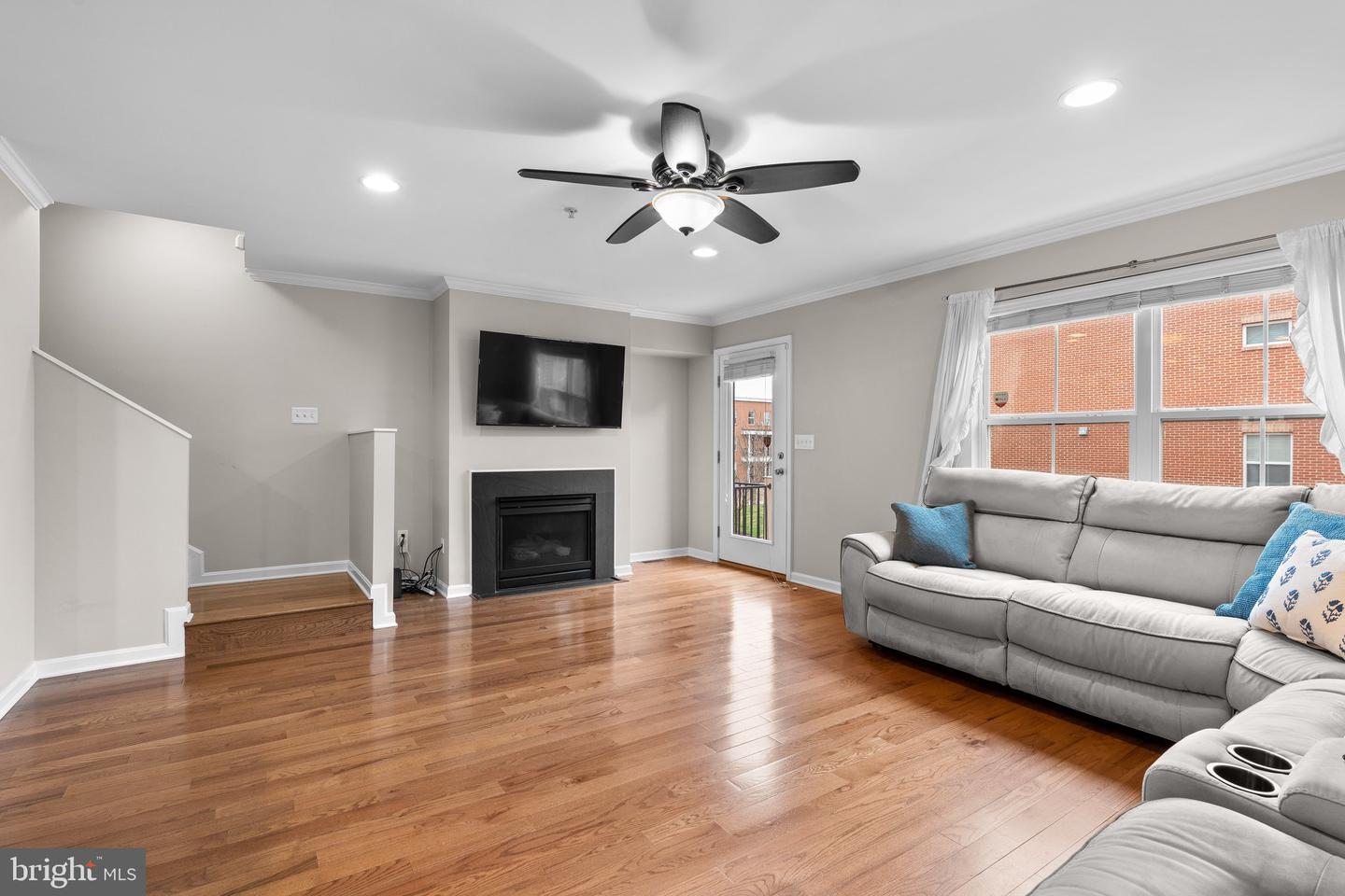 4642 DILLON PLACE