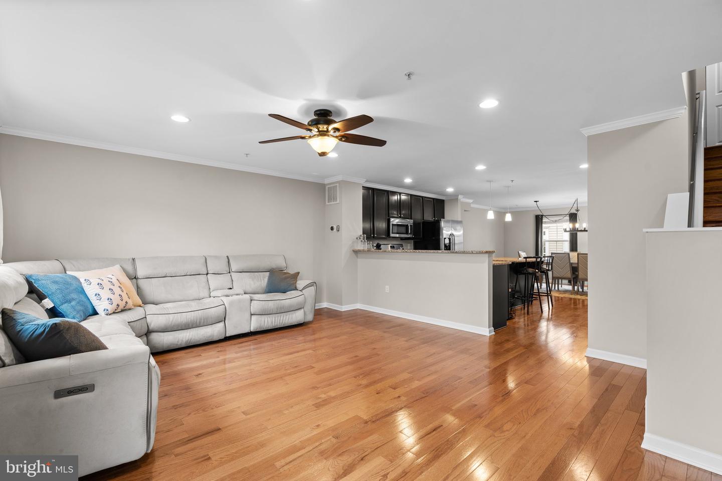 4642 DILLON PLACE