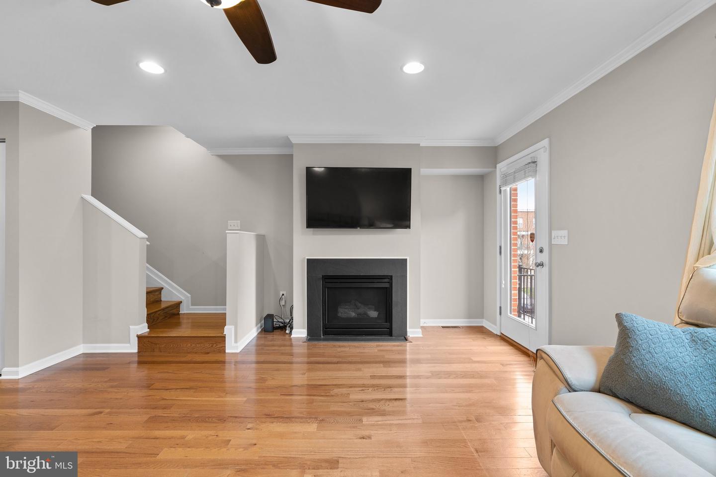 4642 DILLON PLACE