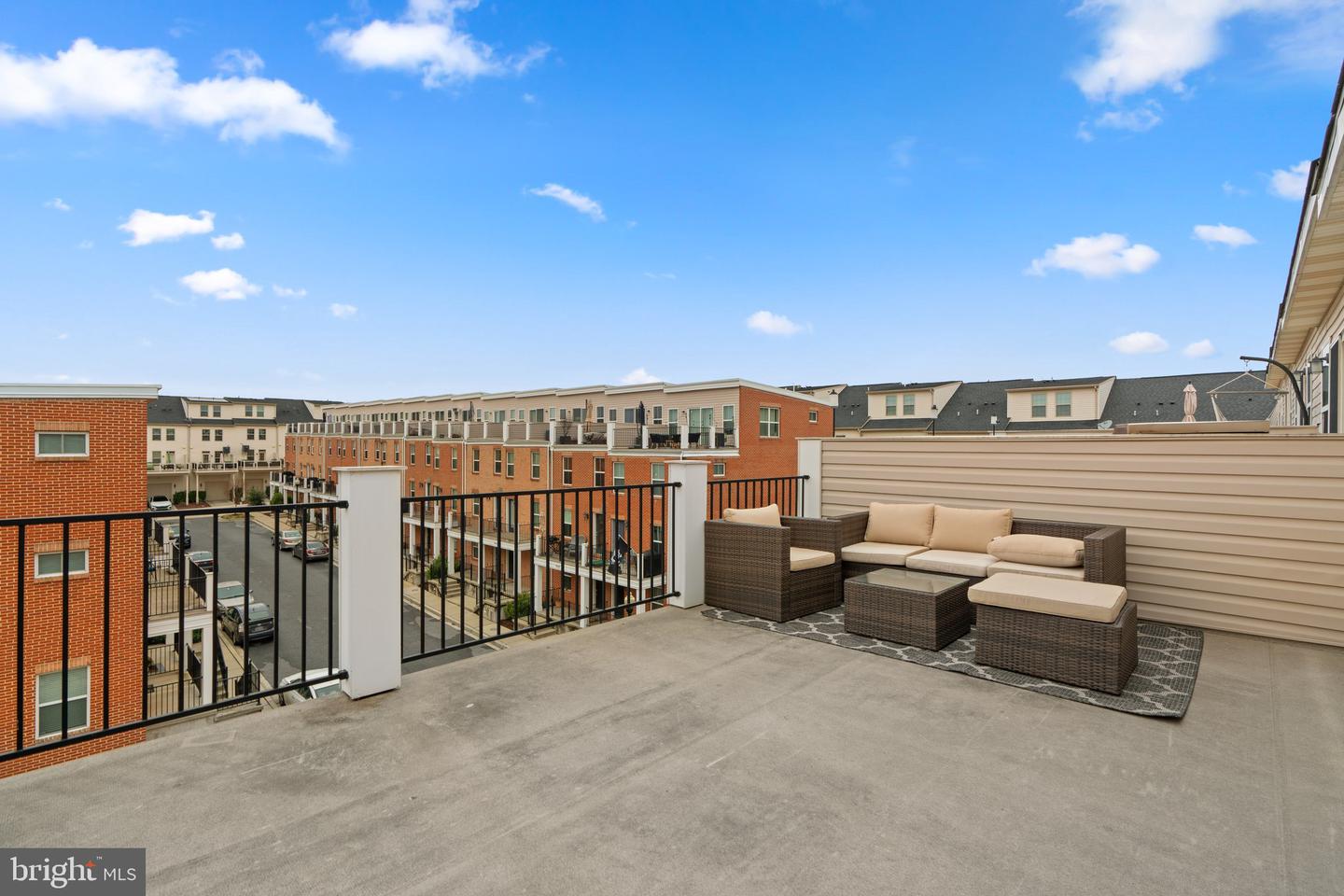 4642 DILLON PLACE