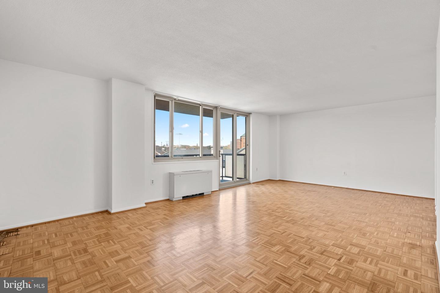 1 UNIVERSITY PARKWAY E Unit: 710