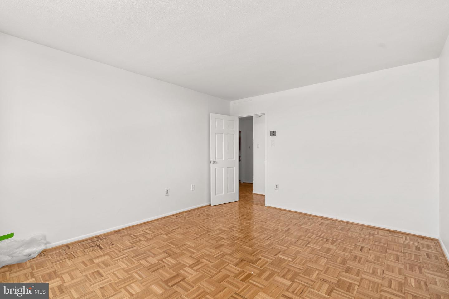 1 UNIVERSITY PARKWAY E Unit: 710