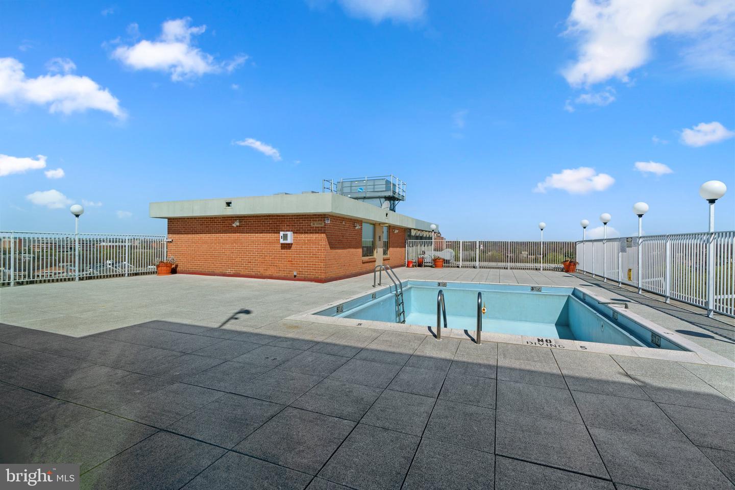 1 UNIVERSITY PARKWAY E Unit: 710
