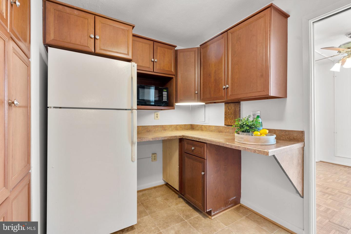 1 UNIVERSITY PARKWAY E Unit: 710