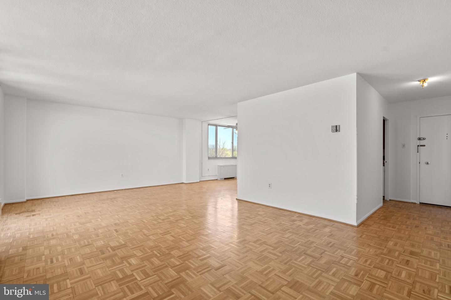 1 UNIVERSITY PARKWAY E Unit: 710