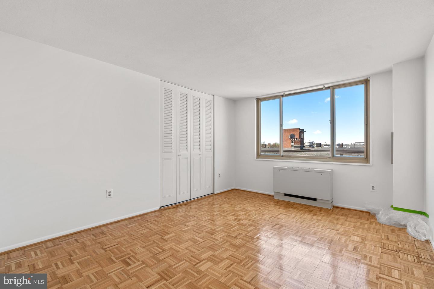 1 UNIVERSITY PARKWAY E Unit: 710