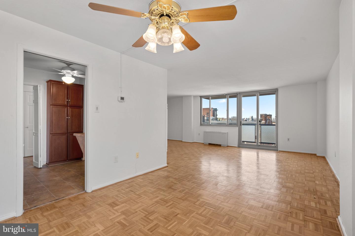 1 UNIVERSITY PARKWAY E Unit: 710
