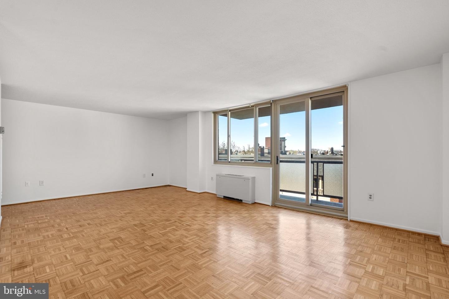 1 UNIVERSITY PARKWAY E Unit: 710