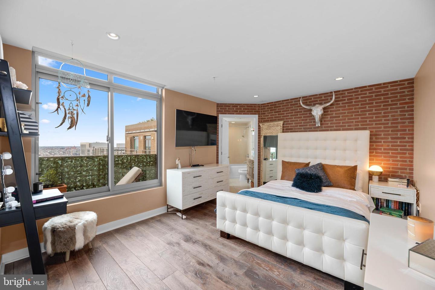 675 PRESIDENT STREET Unit: 2801