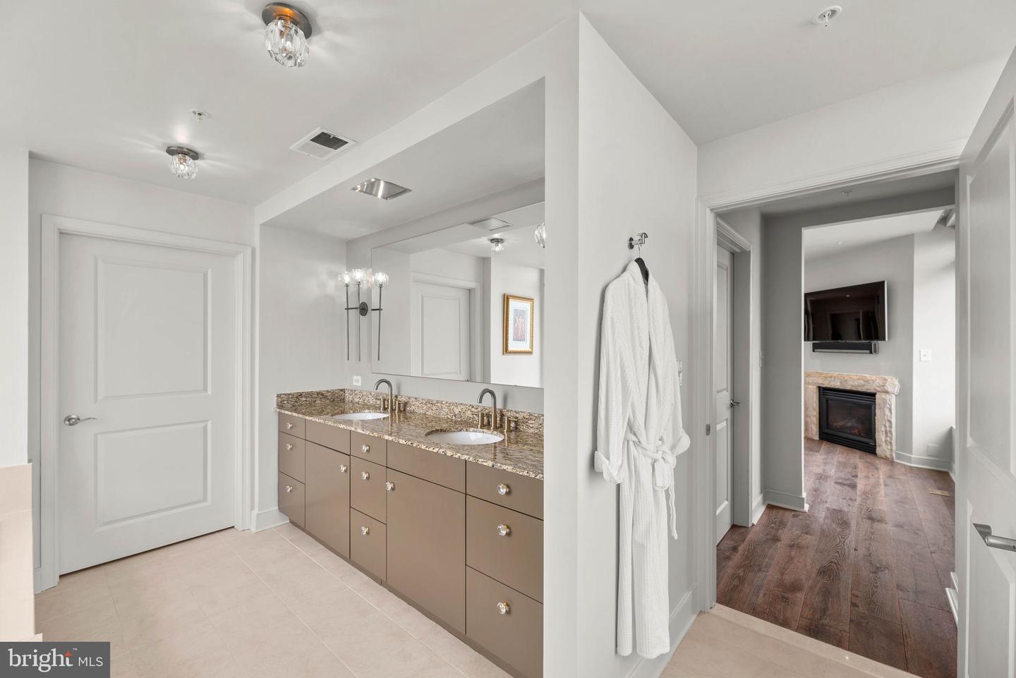 675 PRESIDENT STREET Unit: 2801