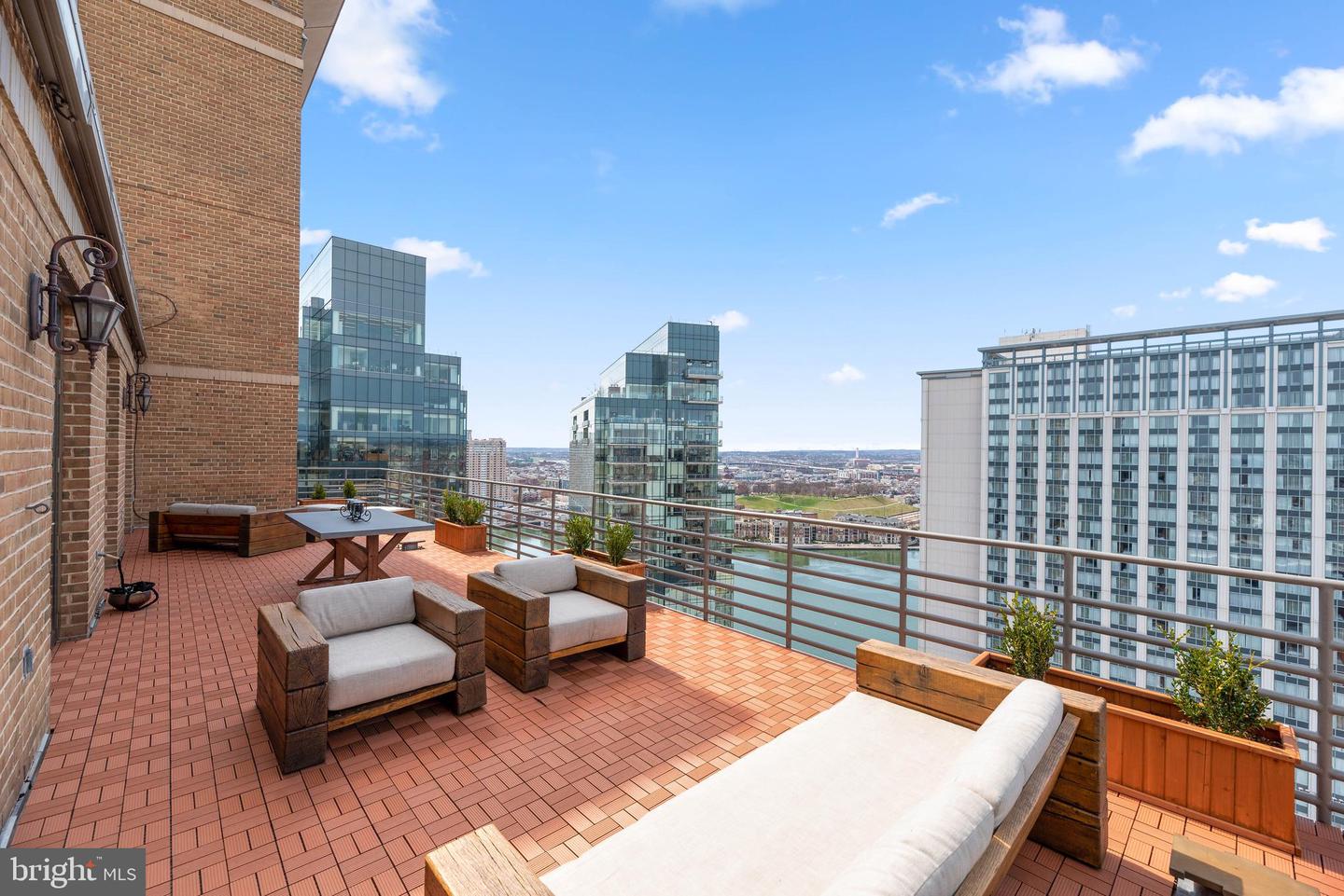 675 PRESIDENT STREET Unit: 2801