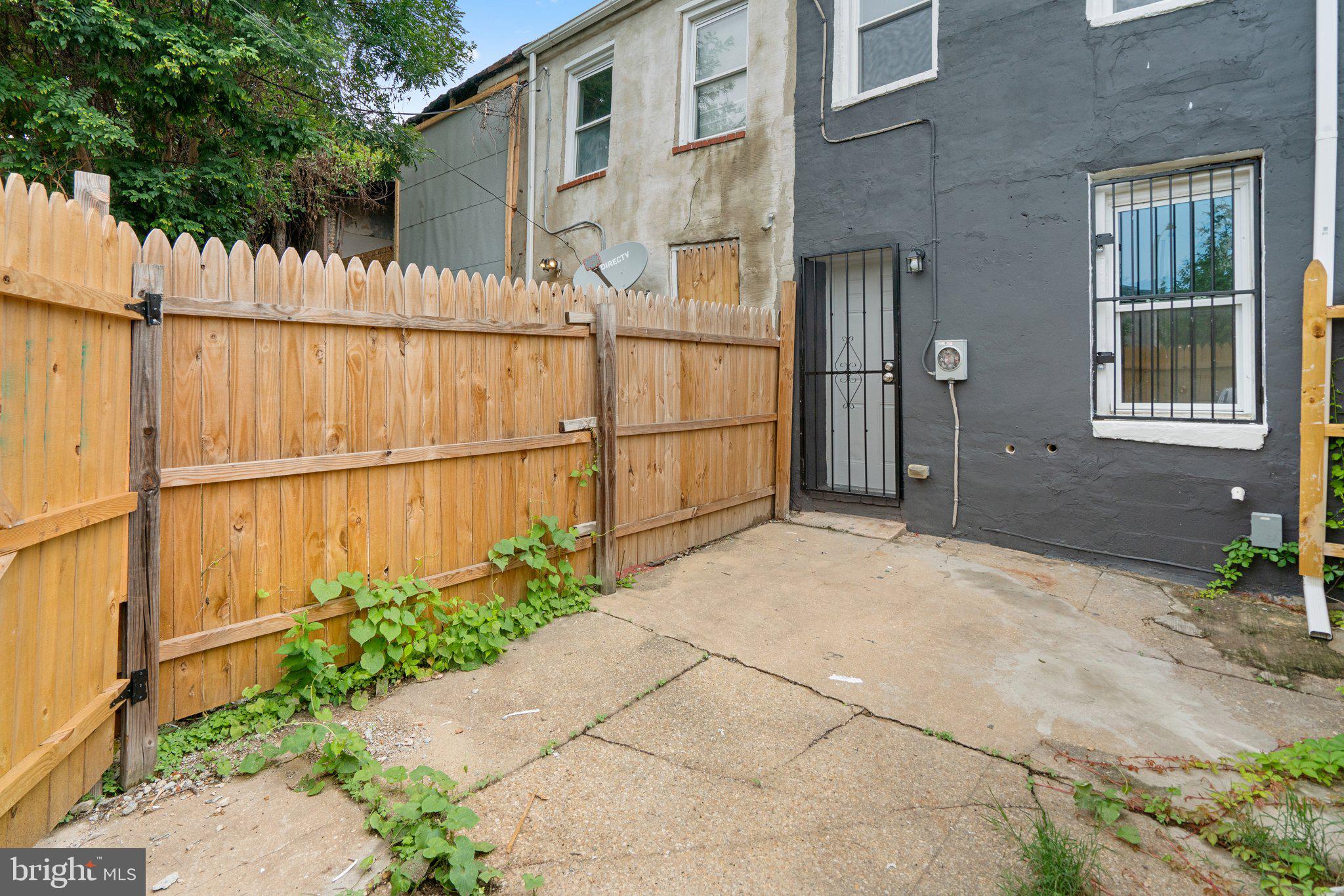 1544 N WOODYEAR STREET