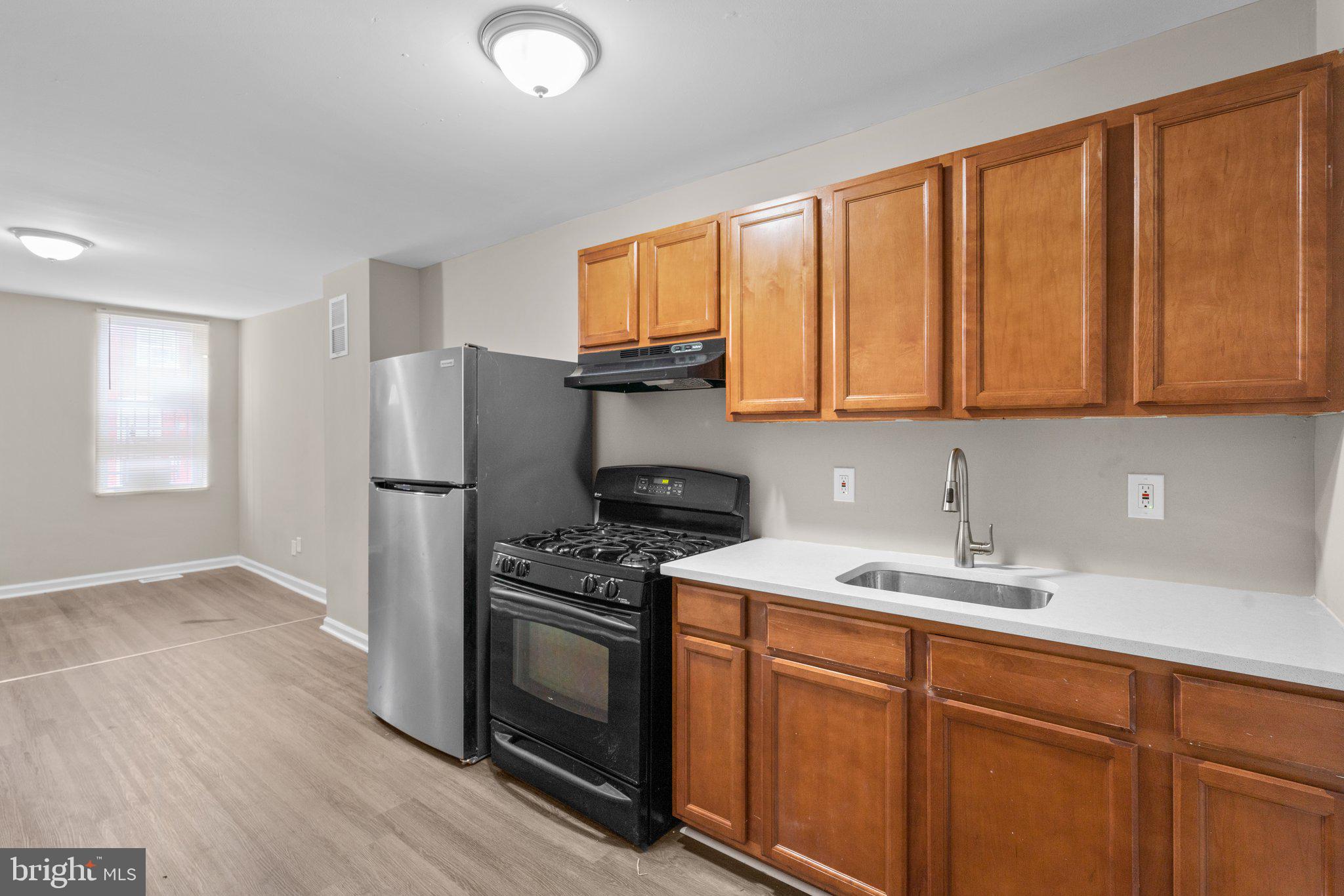 1544 N WOODYEAR STREET