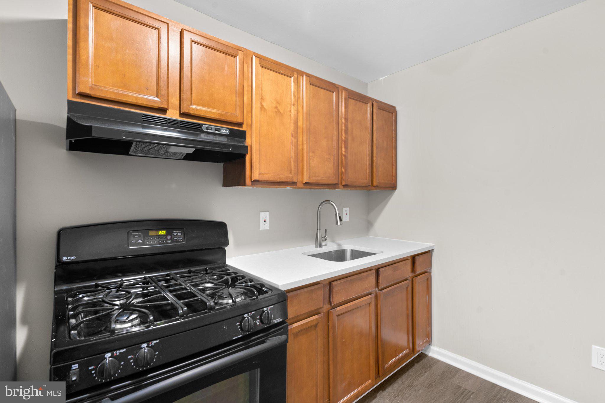 1544 N WOODYEAR STREET