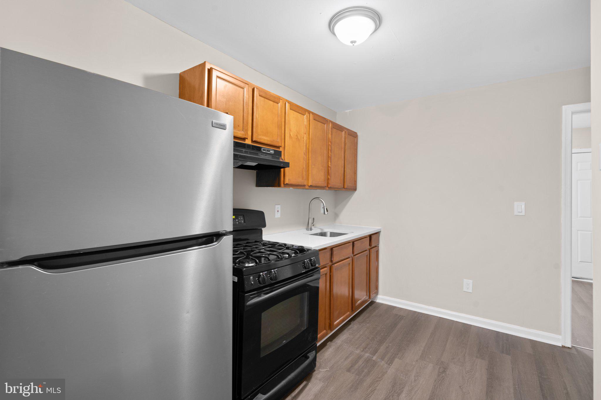 1544 N WOODYEAR STREET