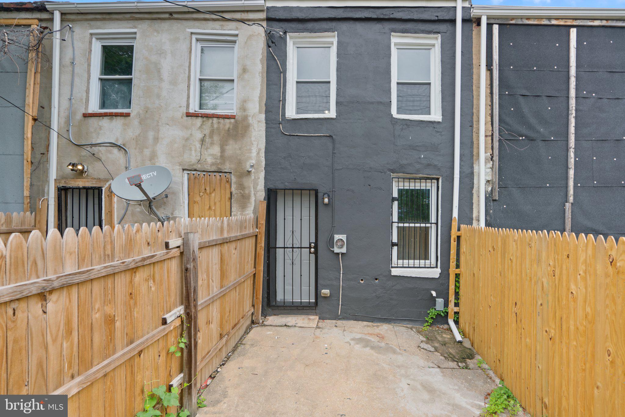 1544 N WOODYEAR STREET