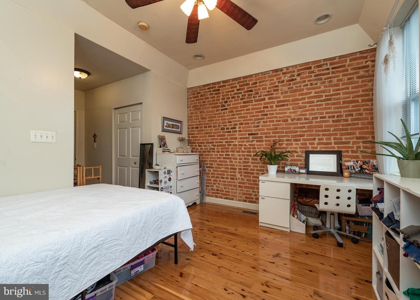 909 S Potomac STREET